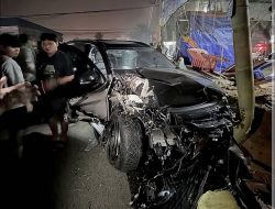 Pajero Ringsek Usai Tabrak Pohon dan Mobil Parkir di Tanjungpinang, Polisi Tunggu Sopir Pulih untuk Diperiksa