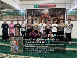 Pererat Kedekatan Polisi dengan Masyarakat, Polsek Bukit Bestari Gelar Ibadah Jumat Keliling