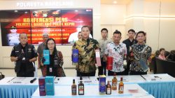 Polresta Barelang Ungkap Peredaran Ribuan Botol Minuman Alkohol Tanpa Izin Edar, Para Tersangka Terancam 2 Tahun Penjara
