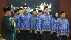 Sekda Misni Lantik PNS dan Pejabat Fungsional Pemprov Kepri, Tekankan Profesionalisme dan Pelayanan Publik