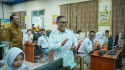Wagub Nyanyang Tinjau Pelaksanaan TKA SMK/SMA di Batam dan Beri Motivasi Terbaik.