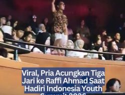 Viral, Pria Acungkan Tiga Jari ke Raffi Ahmad Saat Hadiri Indonesia Youth Summit 2026