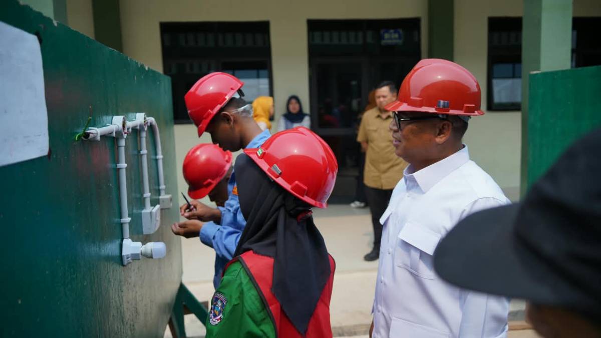 Wagub Nyanyang Dorong Siswa SMKN 11 Batam Kembangkan Potensi Diri di Era Digital.