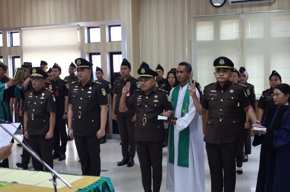 Kajari Karimun Lantik Empat Pejabat, Kacabjari Tanjungbatu hingga Kasubsi Berganti.