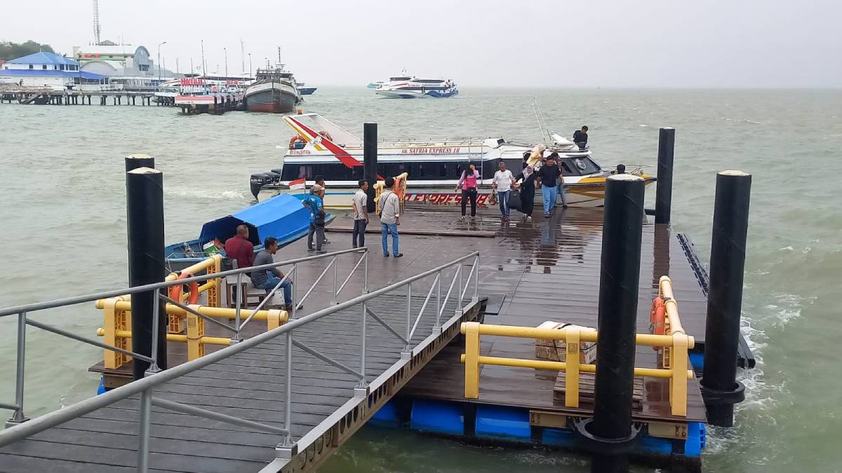 Sidak Senyap KSOP Karimun, Petugas Pantau Manifest Penumpang di 27 Rute Kapal Antarpulau.