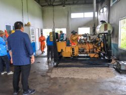 Bupati Roby Tinjau Kelistrikan Pulau Mapur, Dorong Peningkatan Layanan hingga 24 Jam